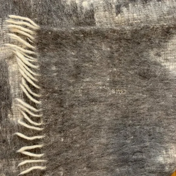 VTG Gray Woolen Reindeer Rabbit Pattern Blanket Throw Fringe Edges Handloom - Picture 3 of 5